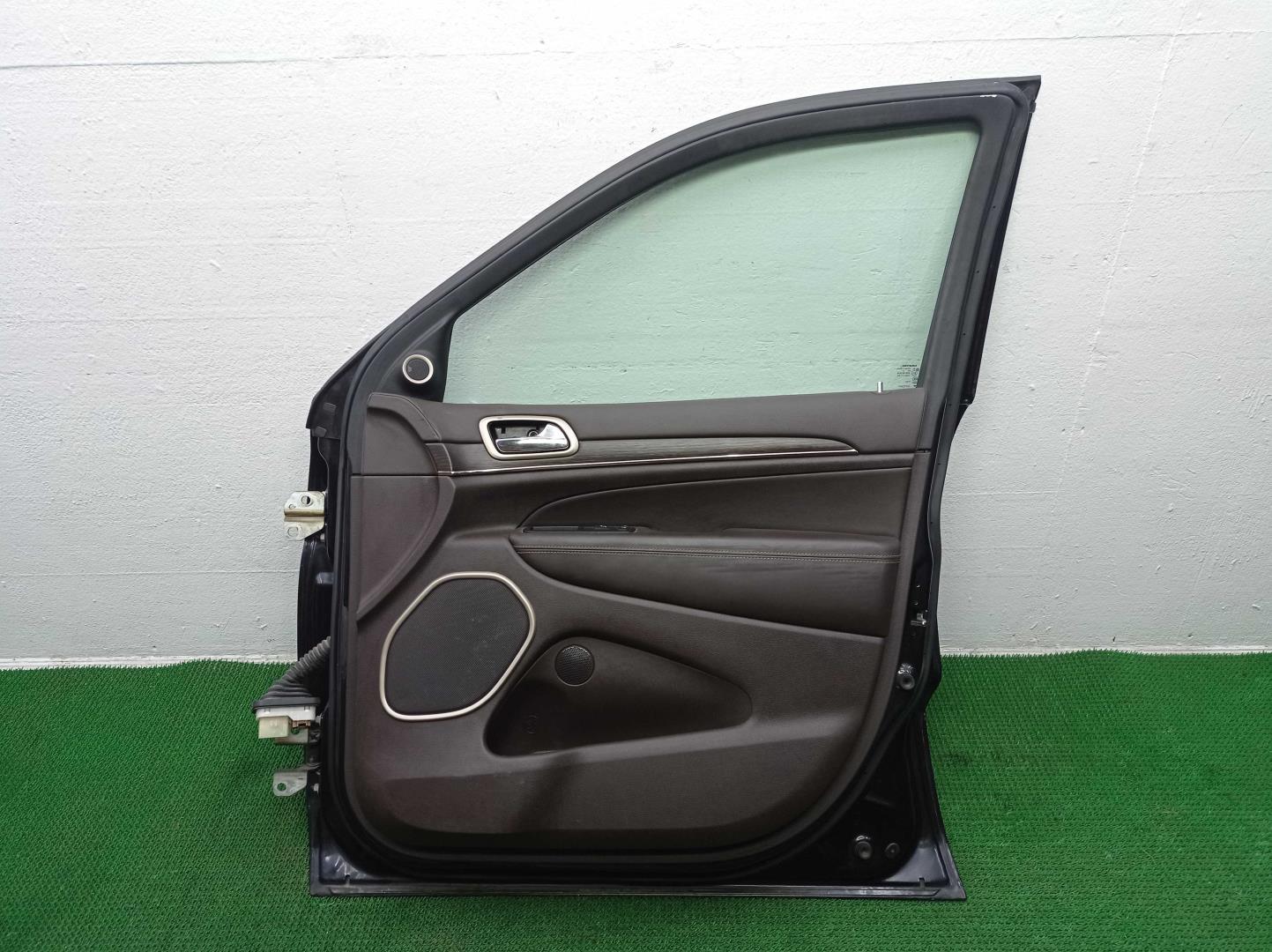 Замок двери передней правой