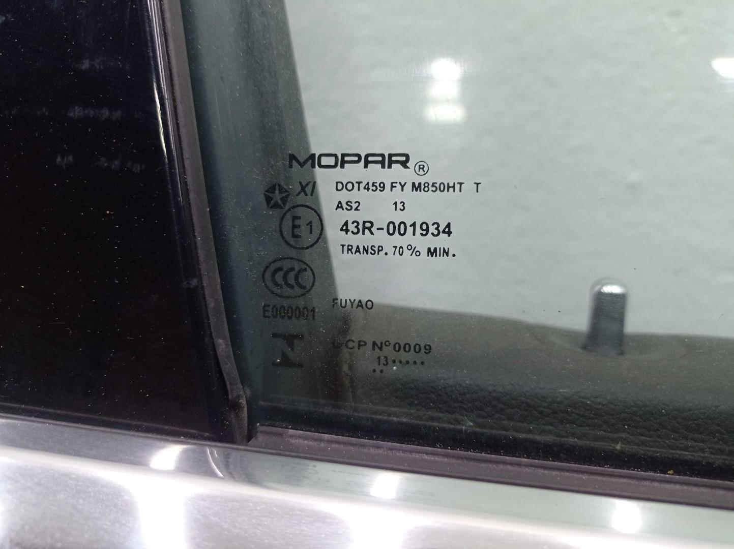 Замок двери передней правой