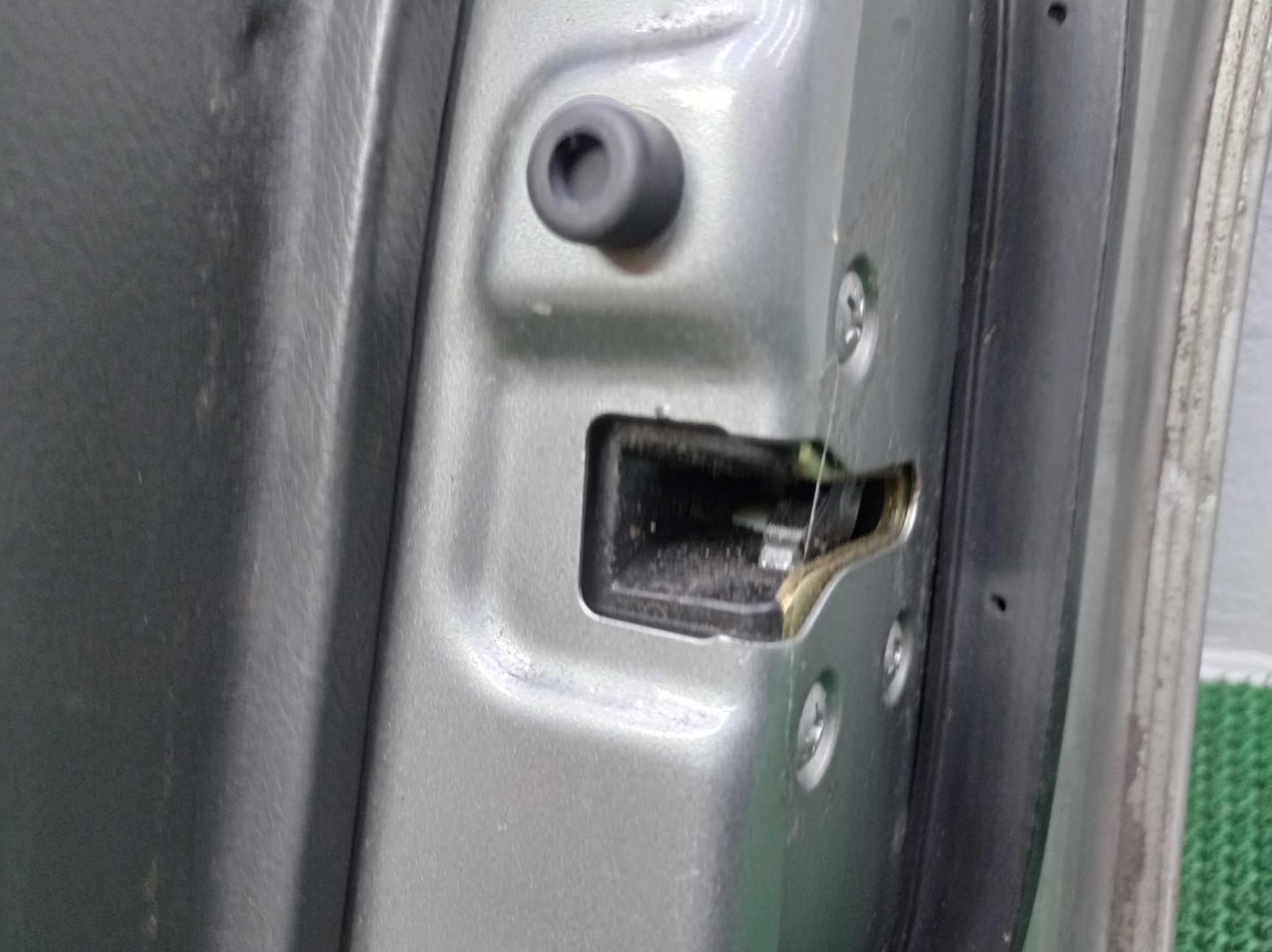 Стекло двери передней правой