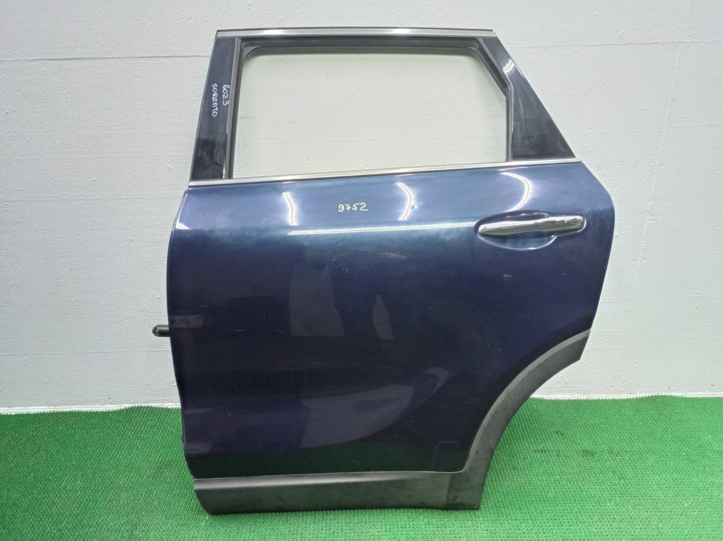 Замок двери задней левой