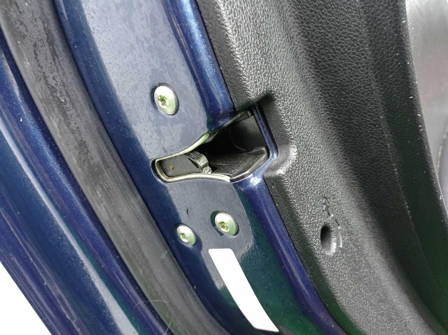 Замок двери задней левой