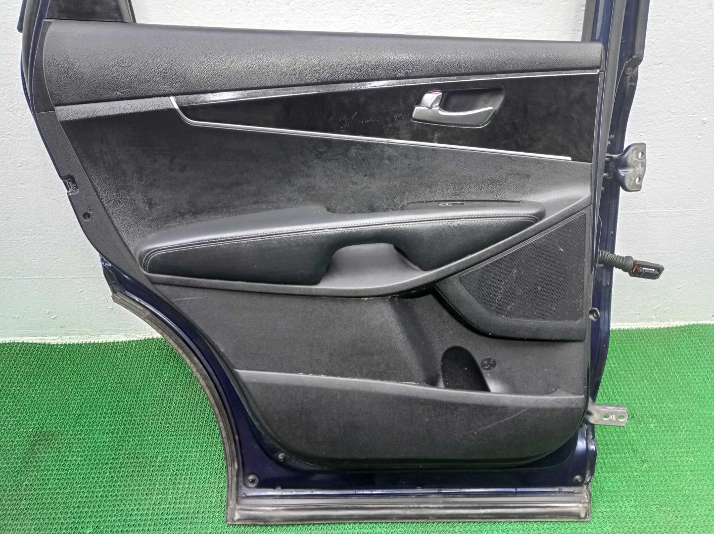 Замок двери задней левой