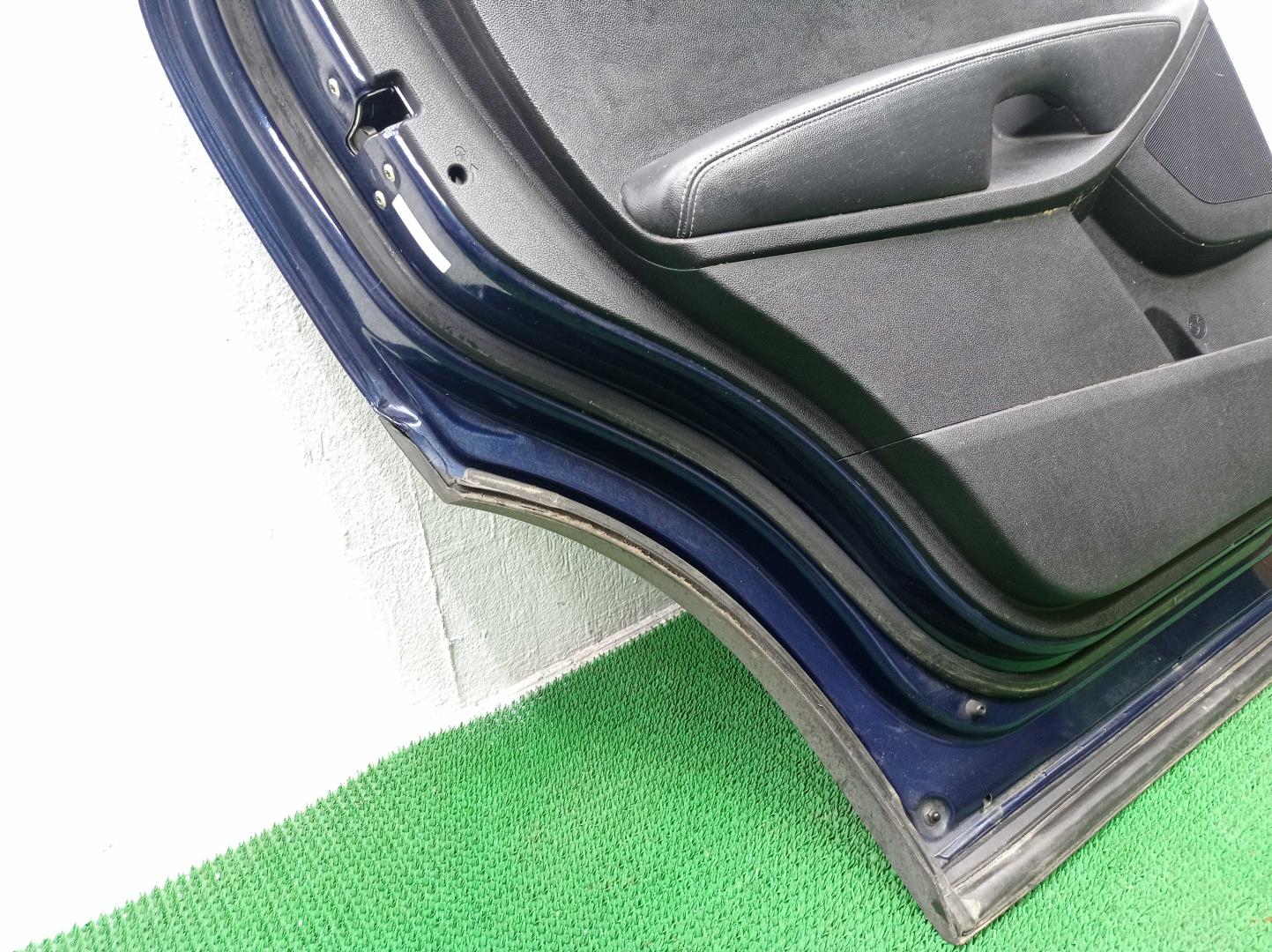 Замок двери задней левой