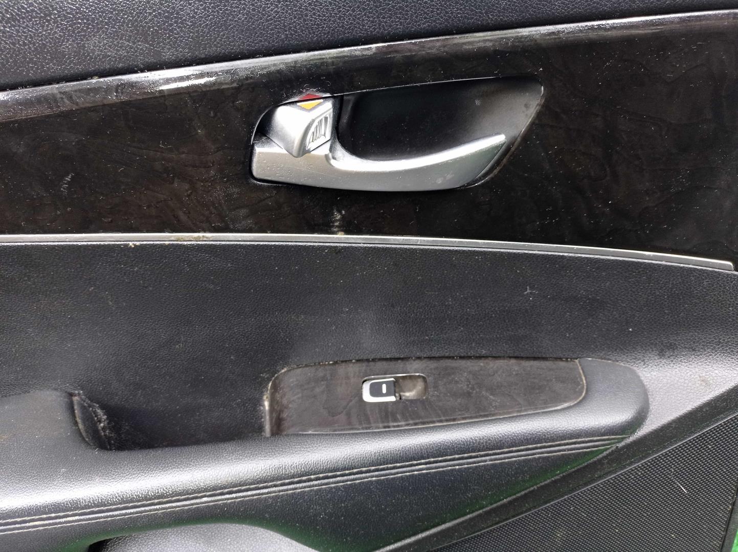 Замок двери задней левой