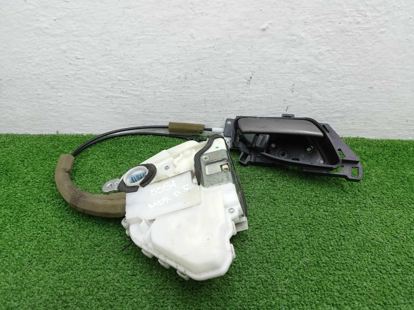 Замок двери передней правой