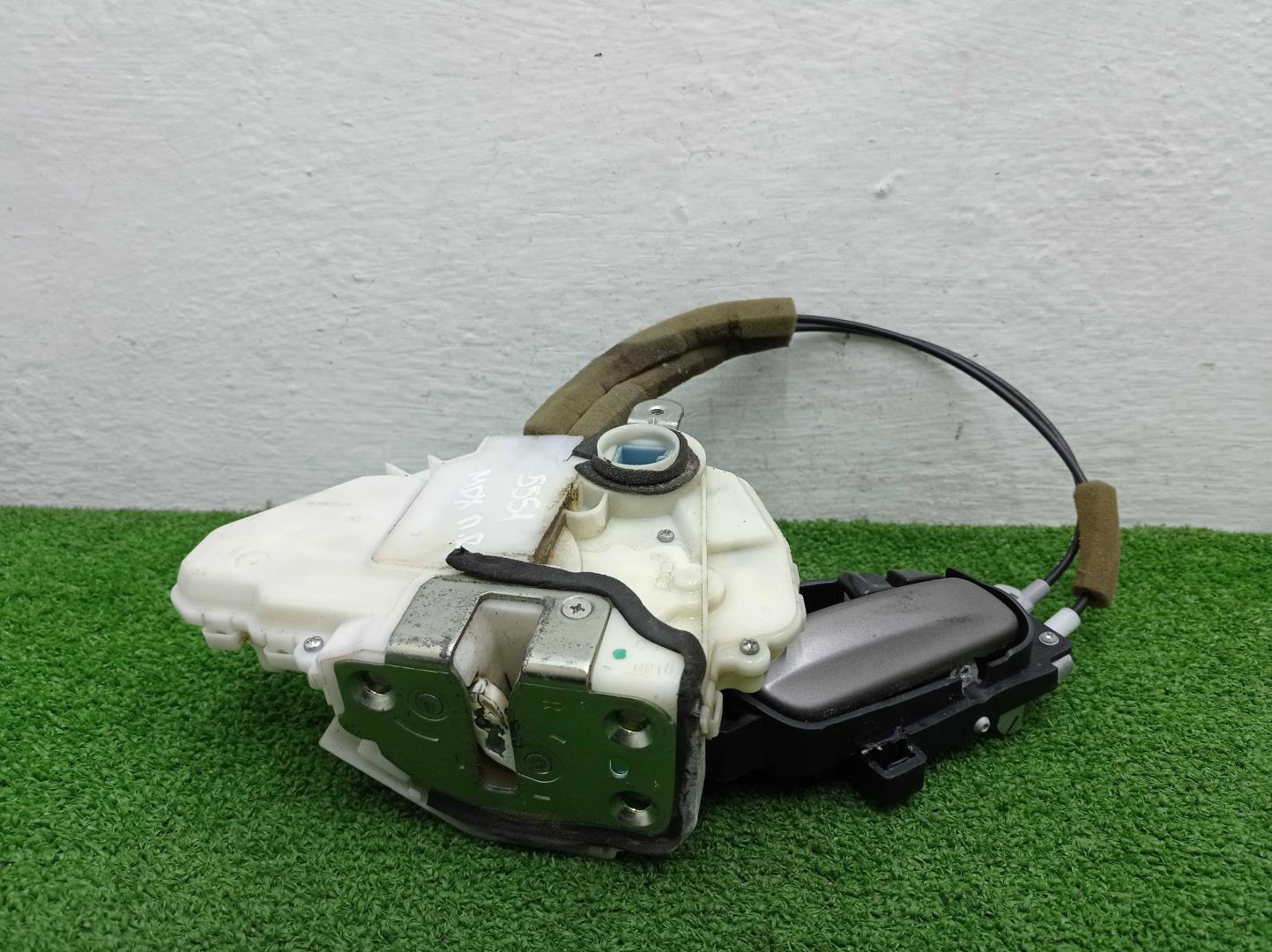 Замок двери передней правой