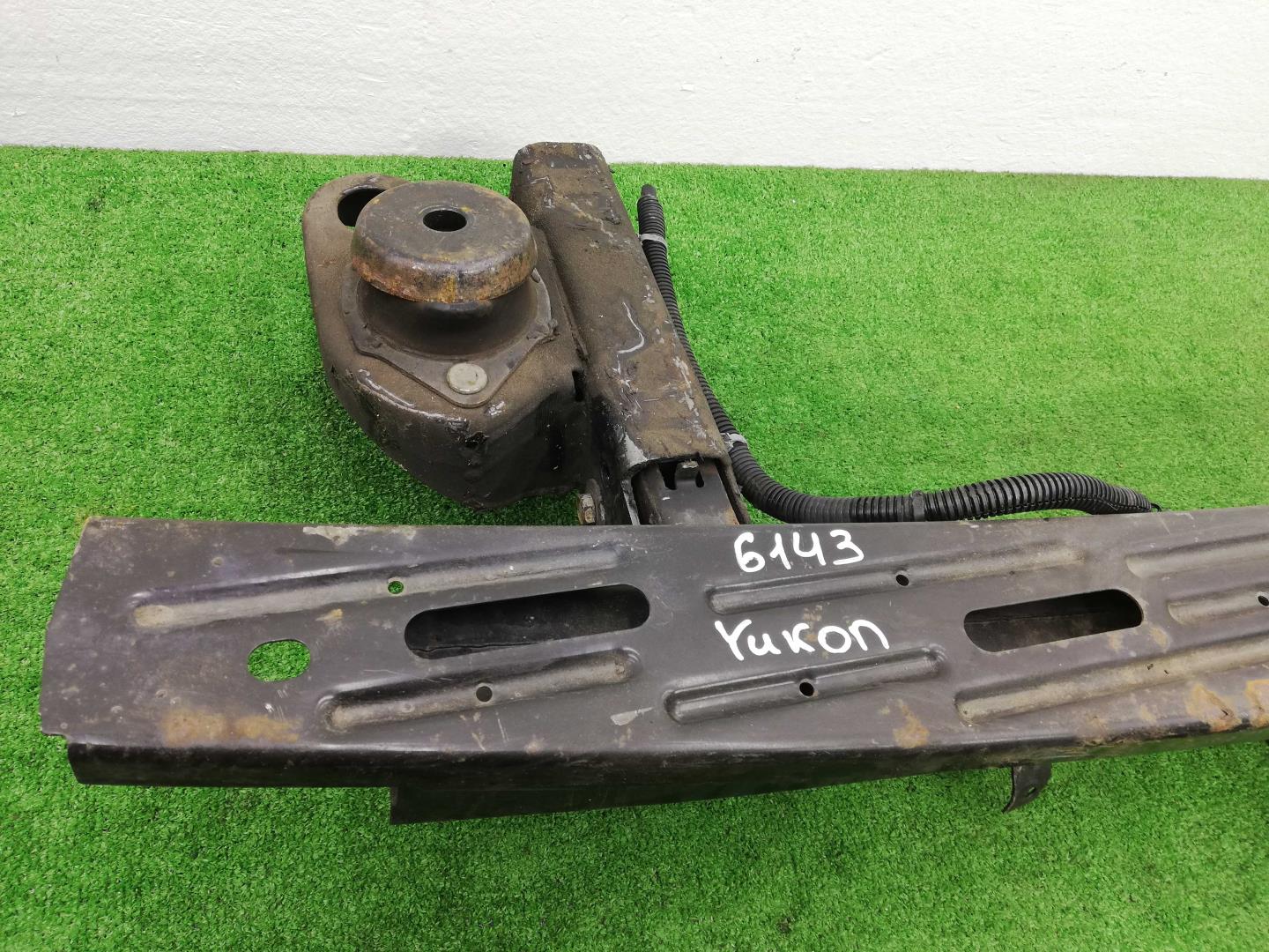 Усилитель заднего бампера