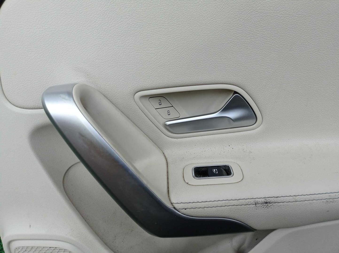 Дверь задняя правая