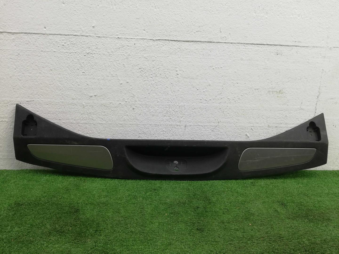 Обшивка багажника