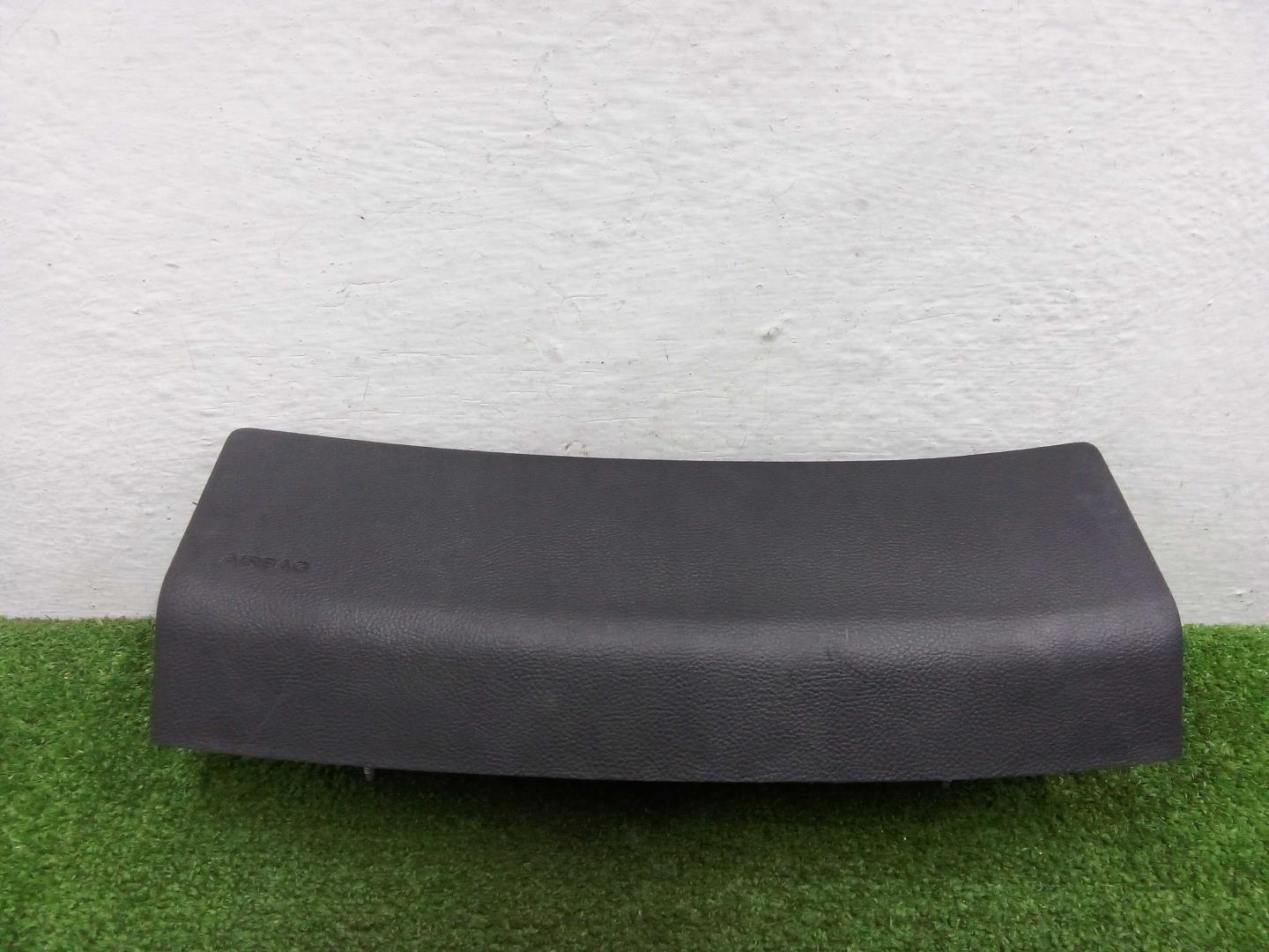 Подушка безопасности нижняя (для колен)