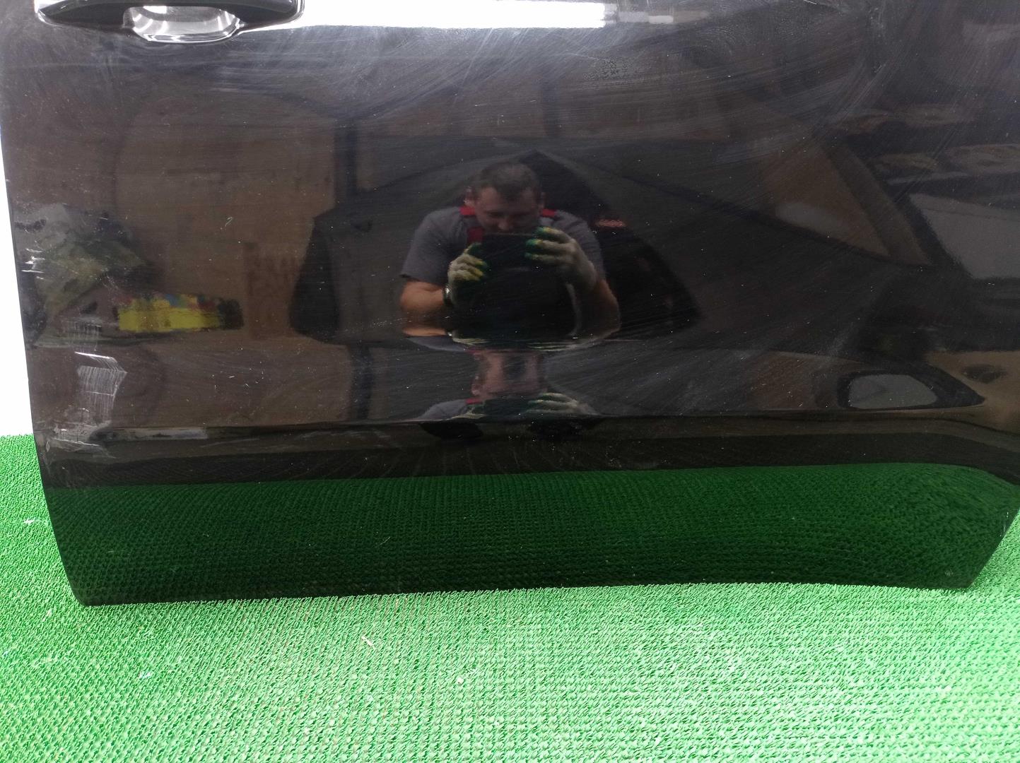 Стекло двери передней правой