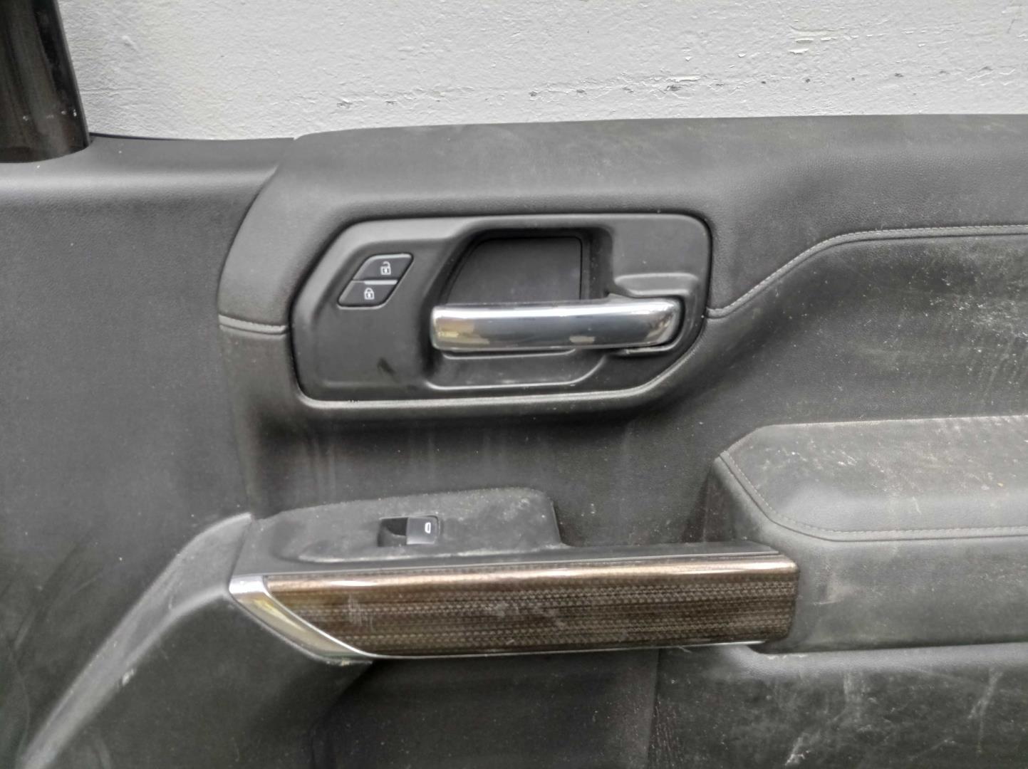 Стекло двери передней правой