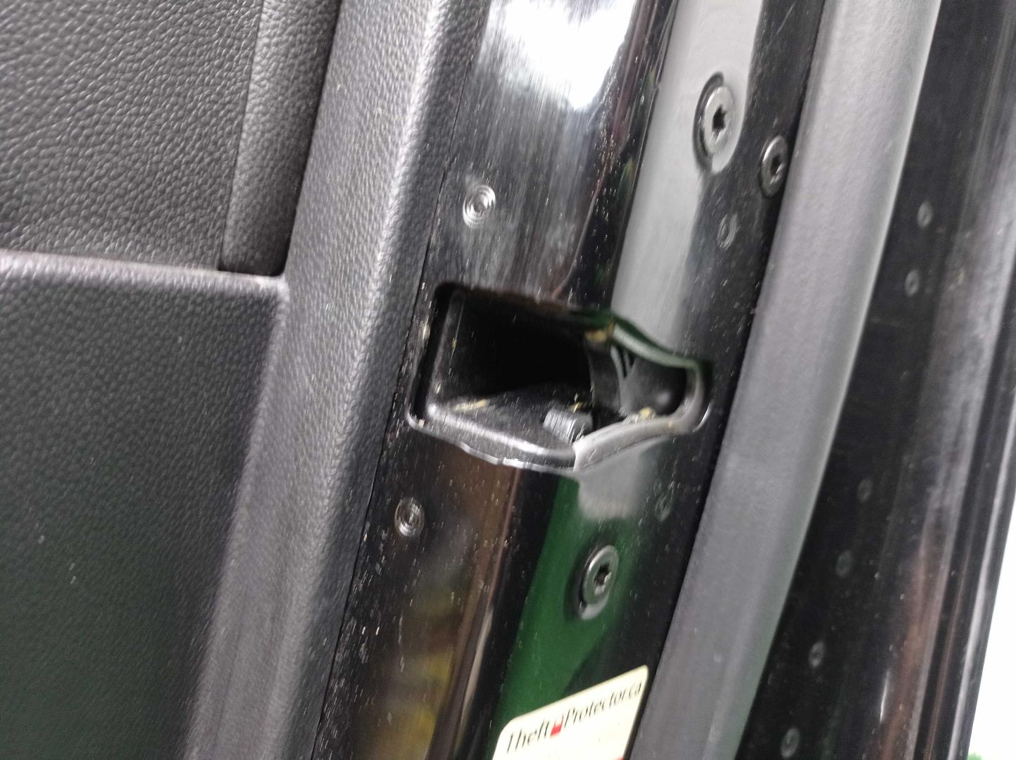 Стекло двери передней правой