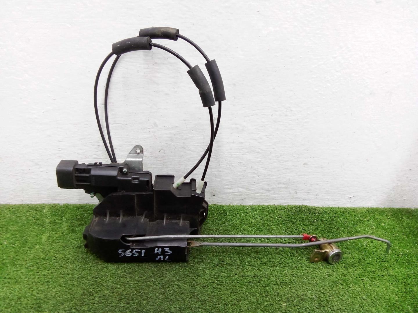 Замок двери передней левой