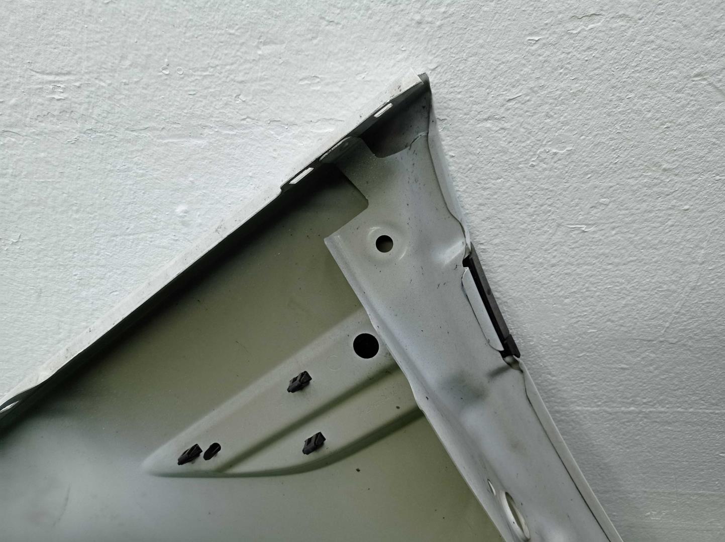 Крыло переднее правое