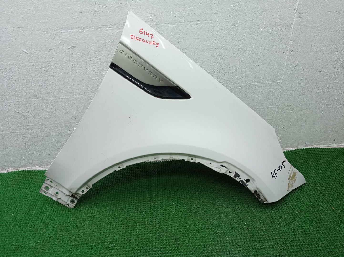 Крыло переднее правое