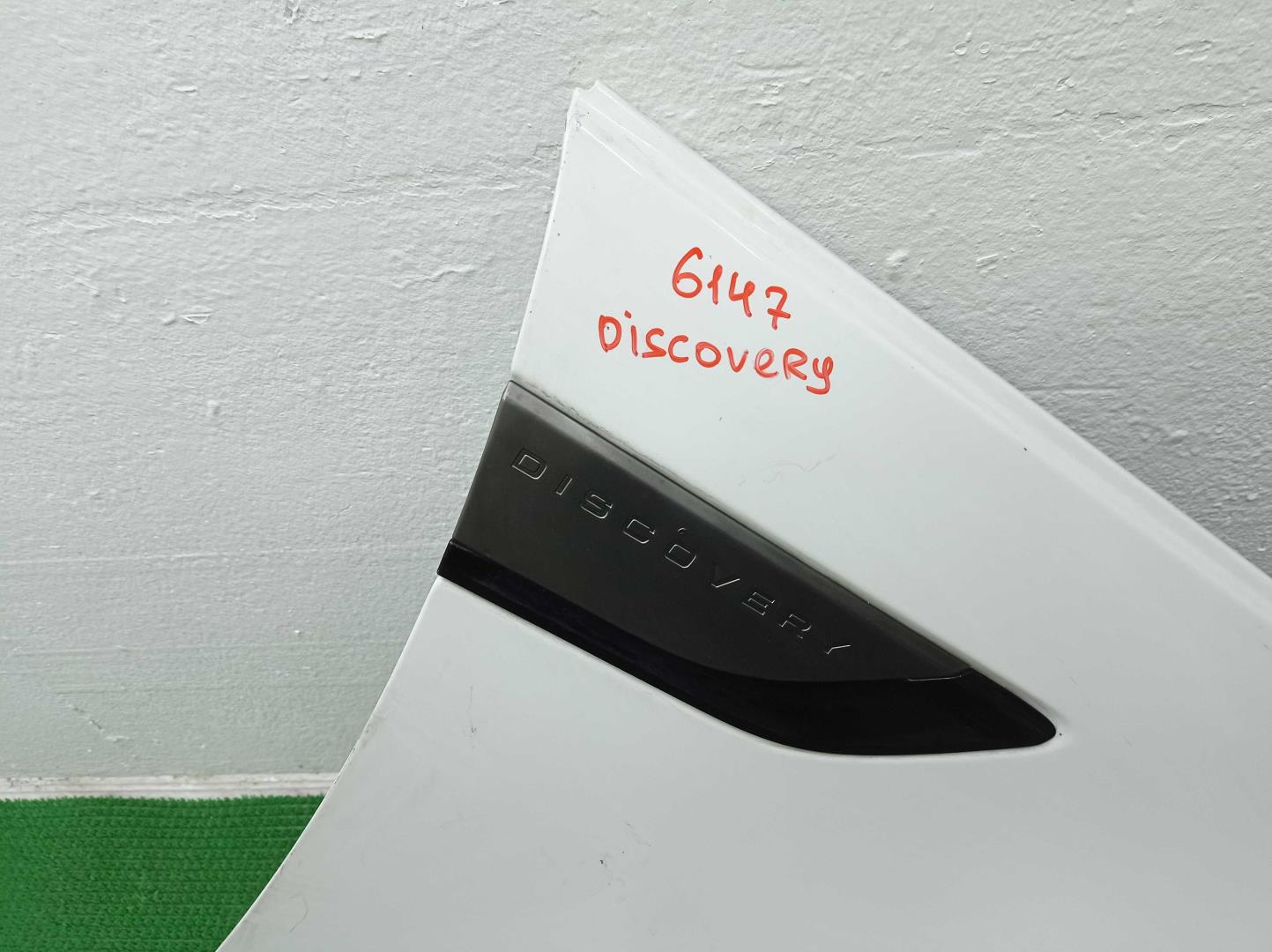 Крыло переднее правое