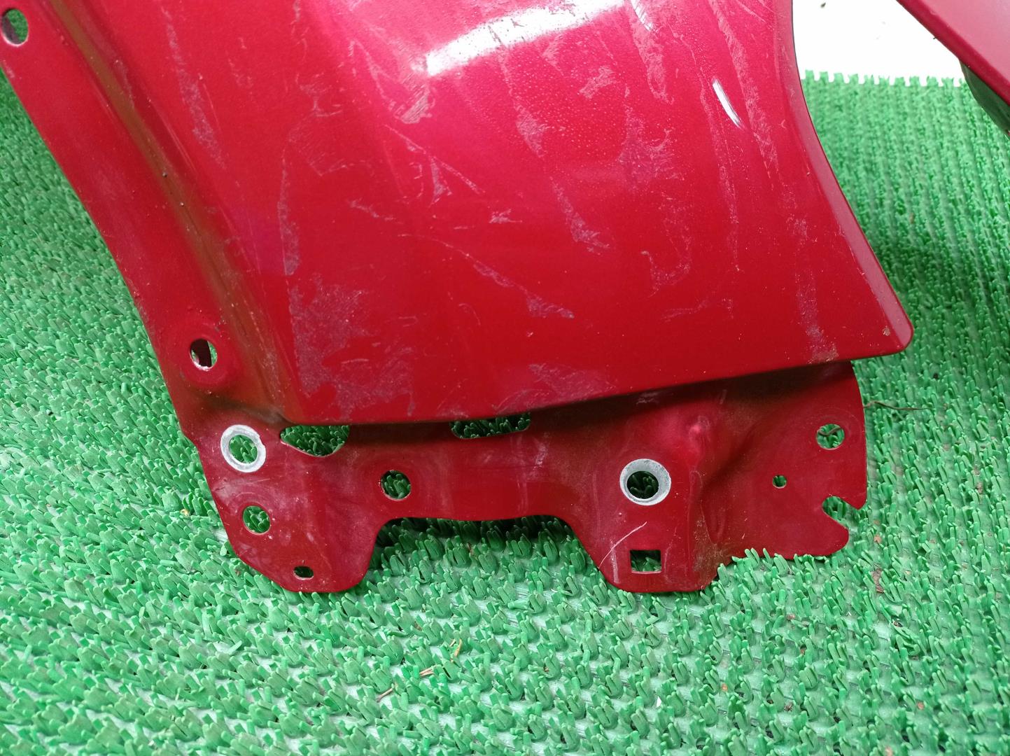 Крыло переднее правое