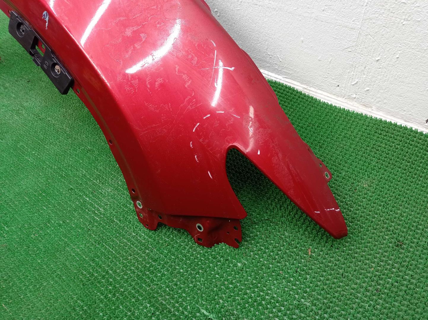 Крыло переднее правое