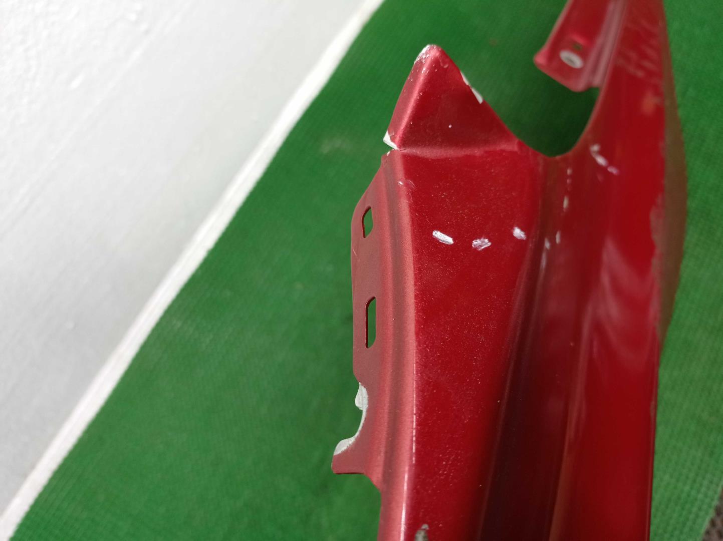 Крыло переднее правое