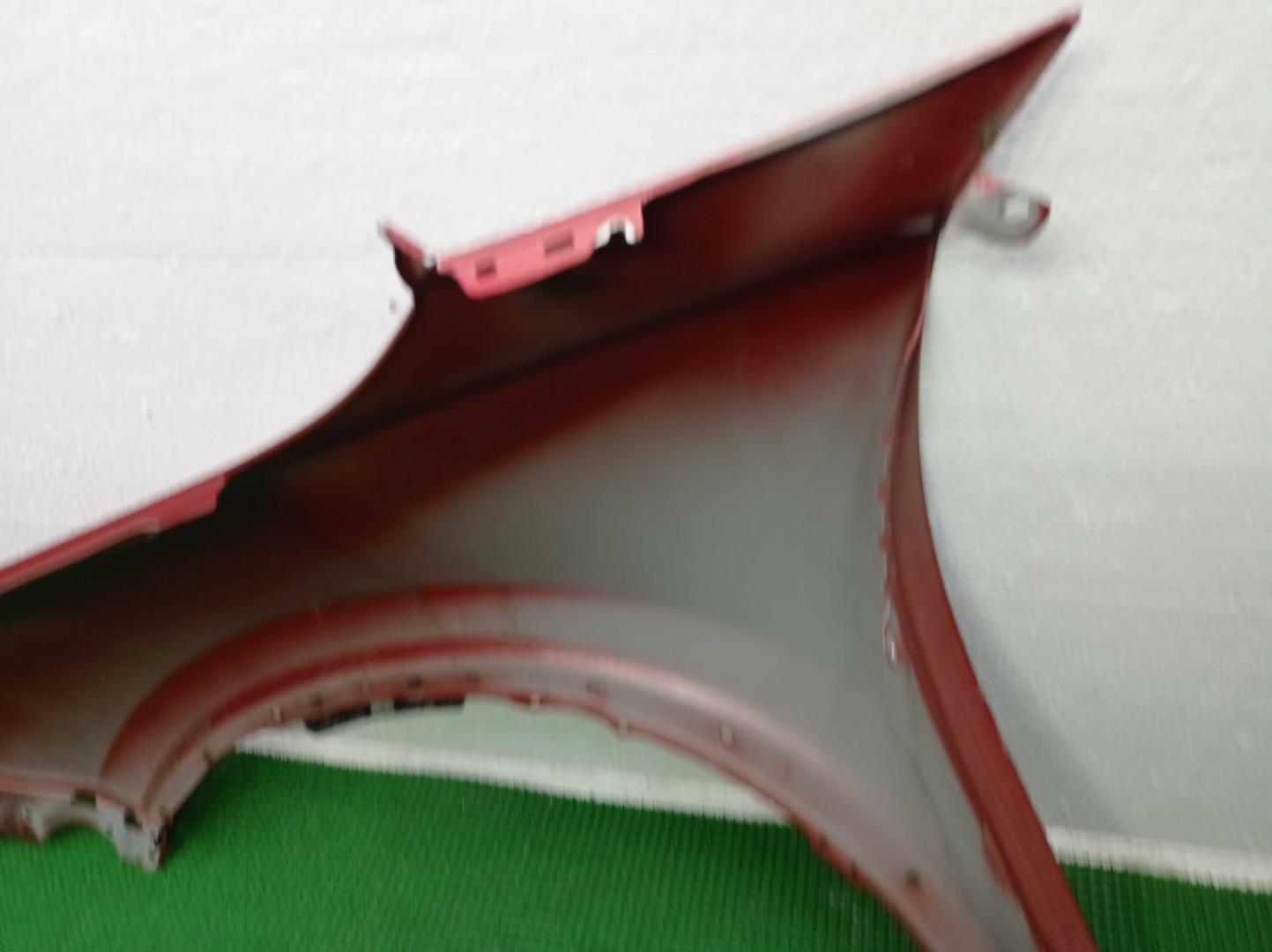 Крыло переднее правое