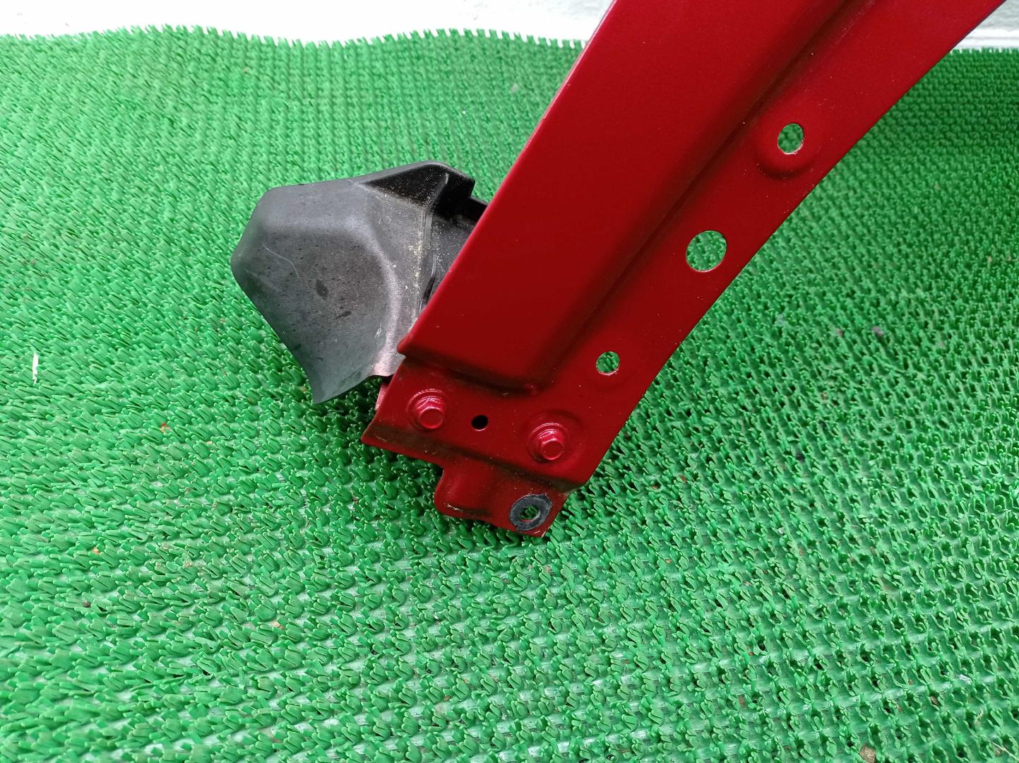 Крыло переднее правое