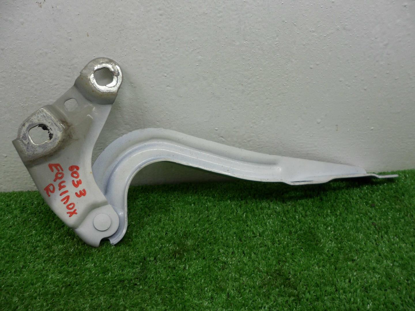 Петля капота правая