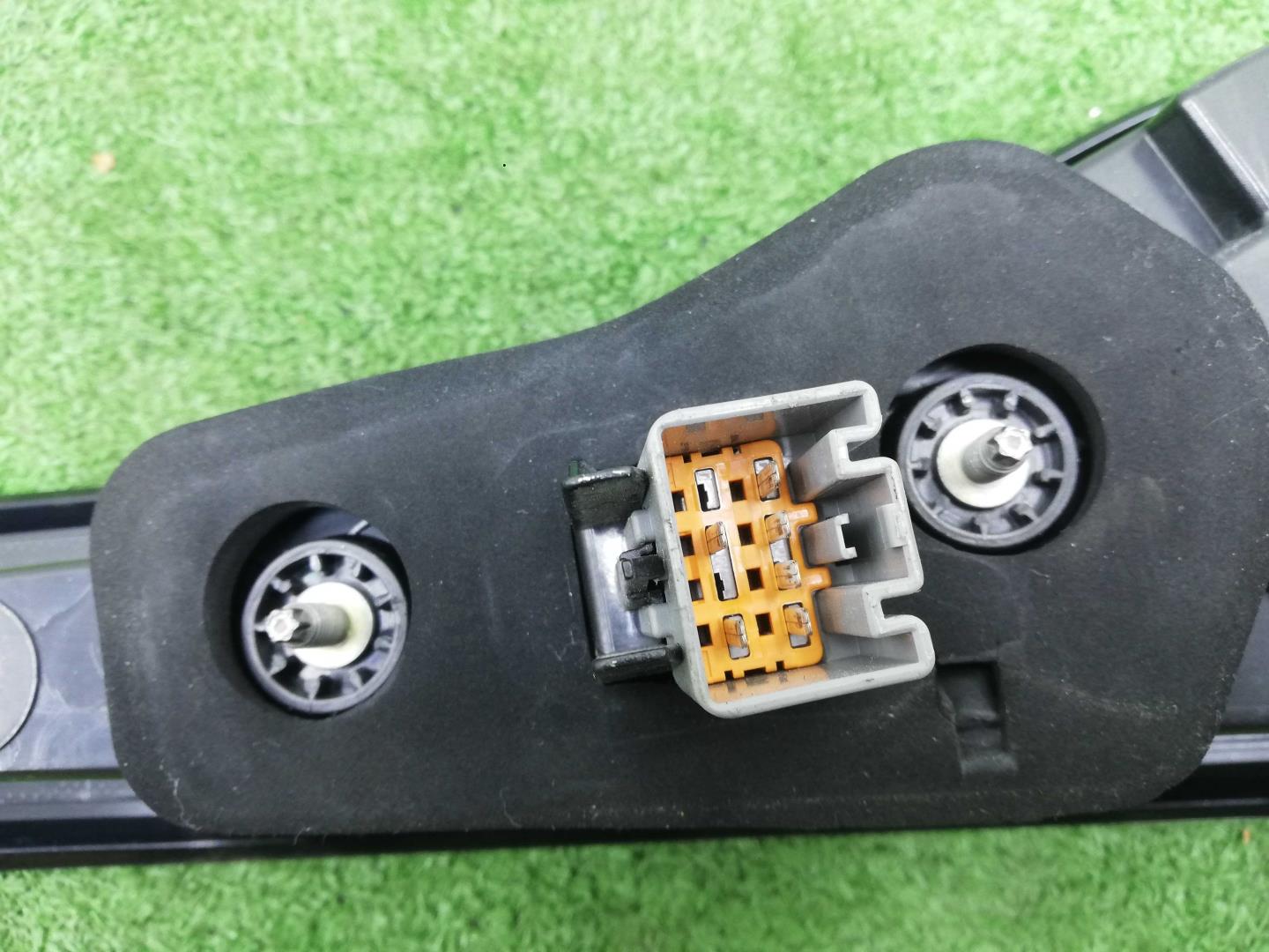 Фонарь задний наружный левый