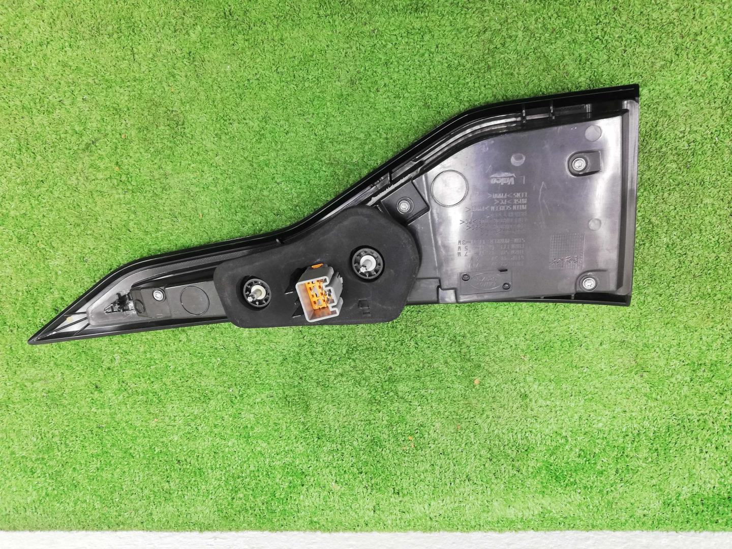 Фонарь задний наружный левый