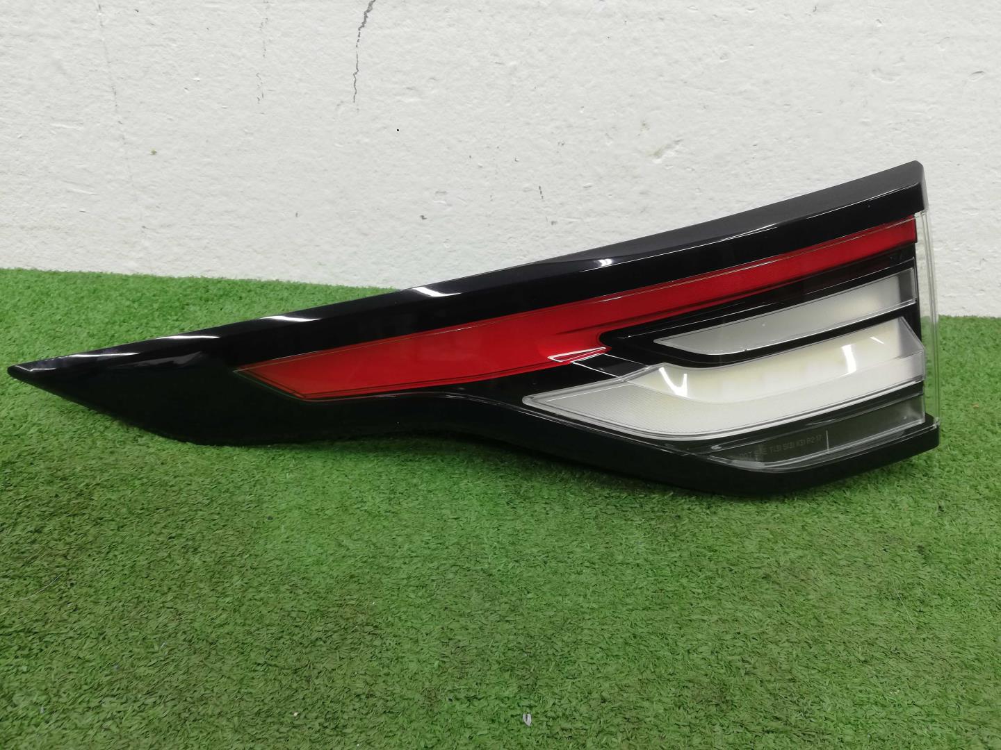 Фонарь задний наружный левый