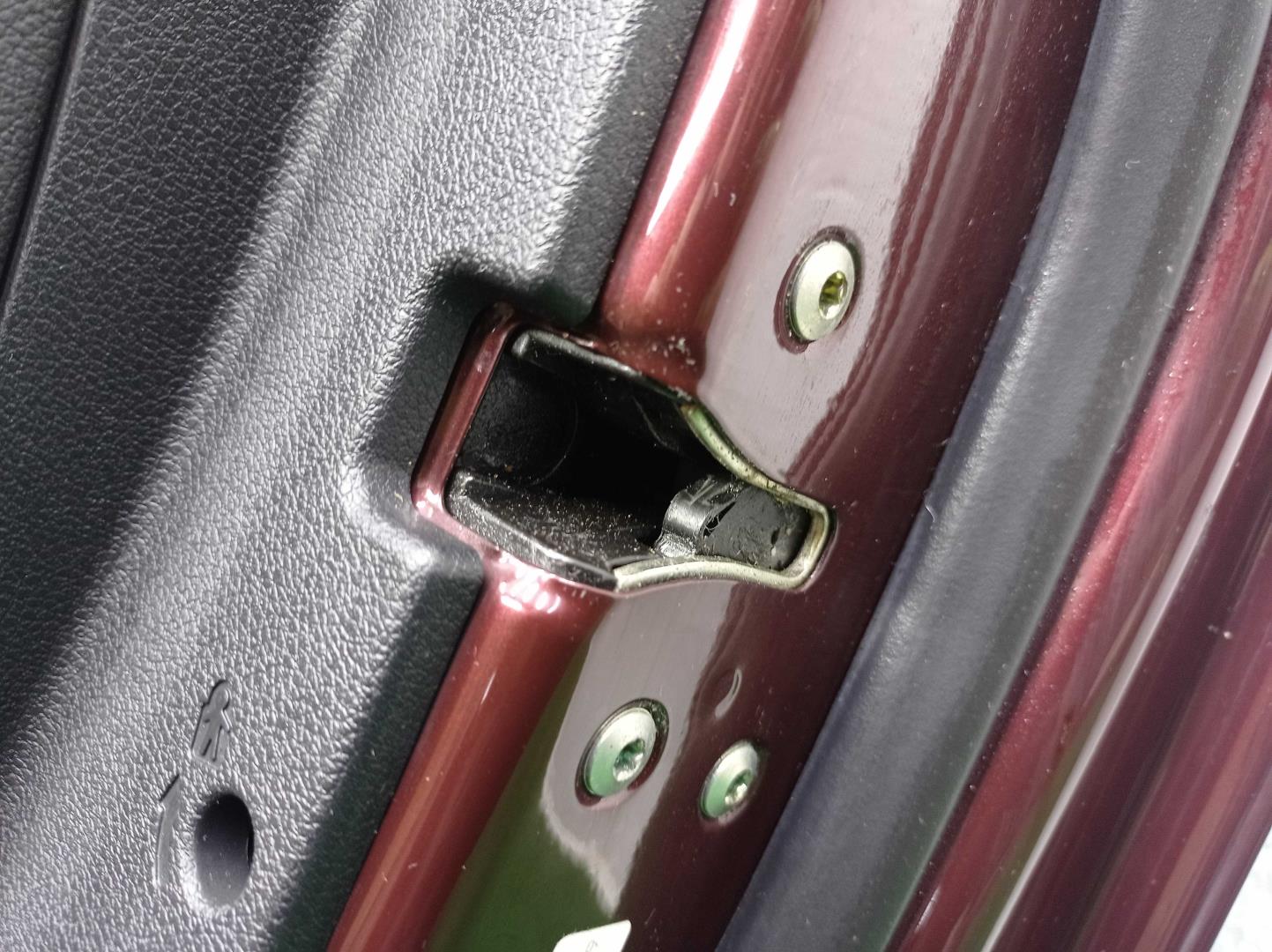 Замок двери задней правой