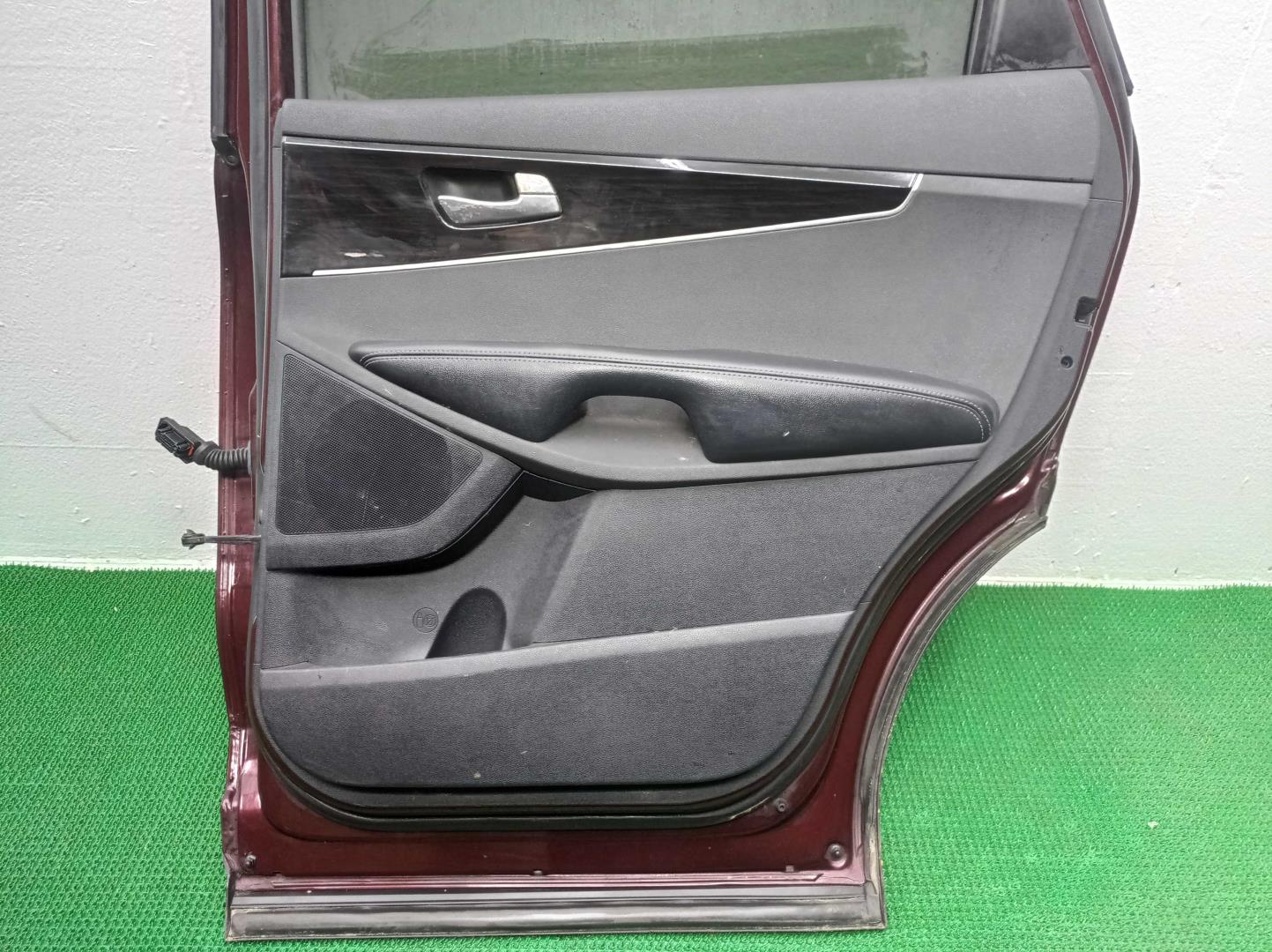 Замок двери задней правой