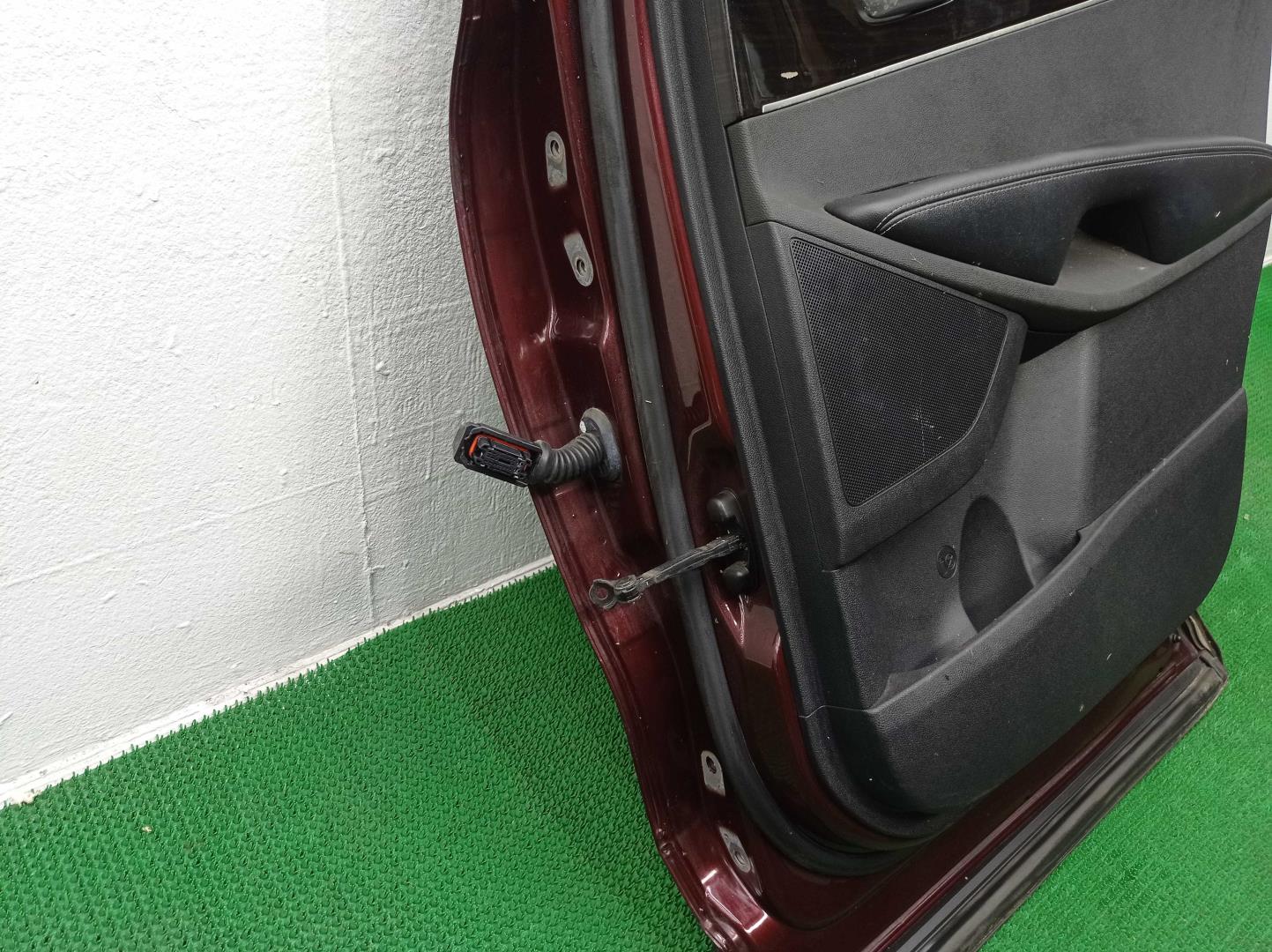 Замок двери задней правой