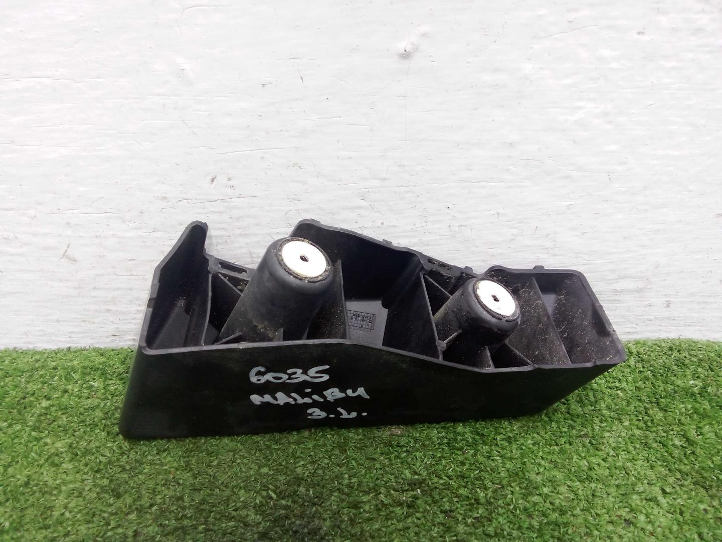 Кронштейн заднего бампера