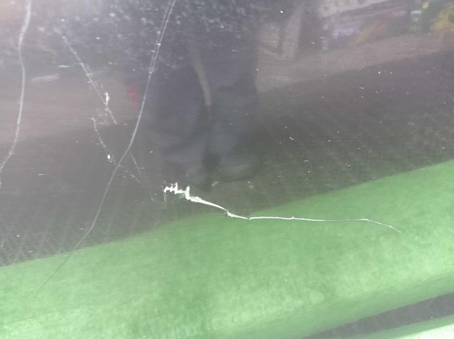 Замок двери передней левой