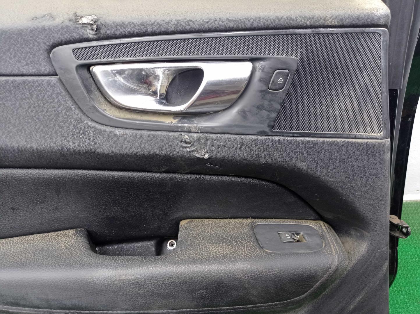 Стекло двери задней левой