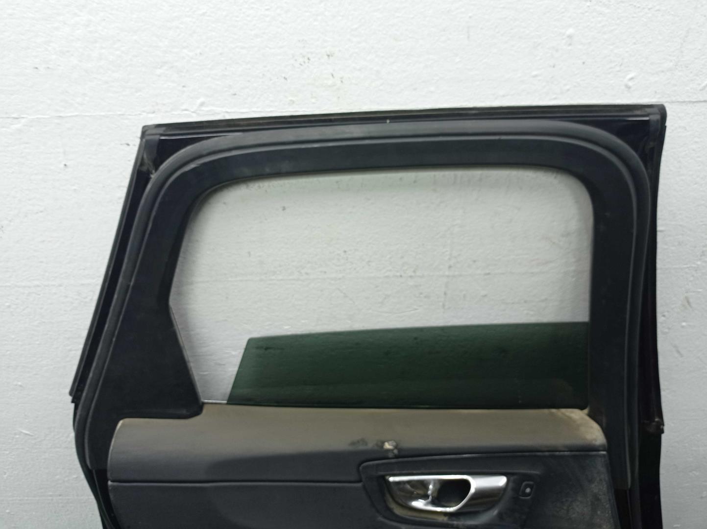 Стекло двери задней левой