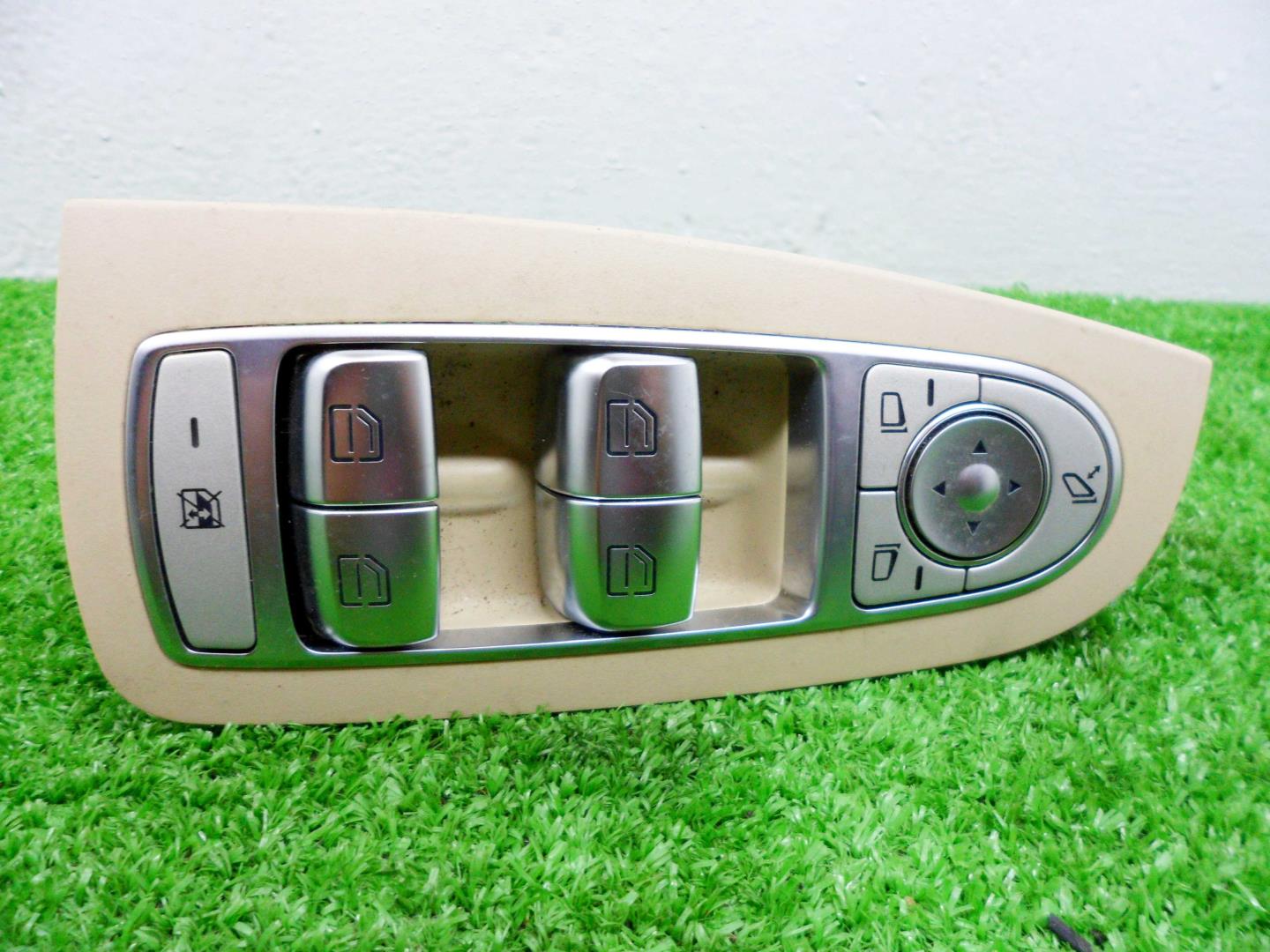 Кнопка стеклоподъемника