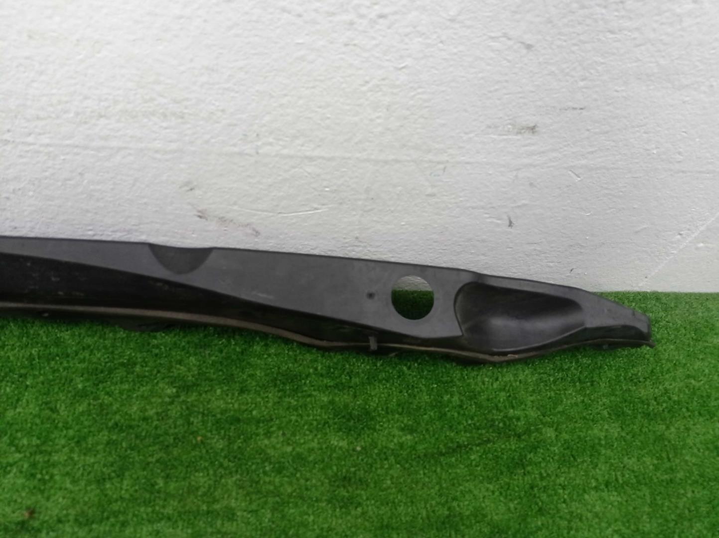 Решетка стеклоочистителей (Жабо)