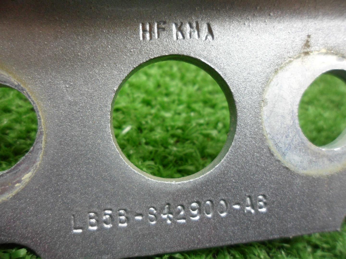 Петля крышки багажника