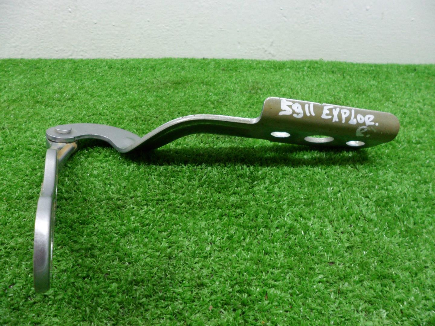 Петля крышки багажника