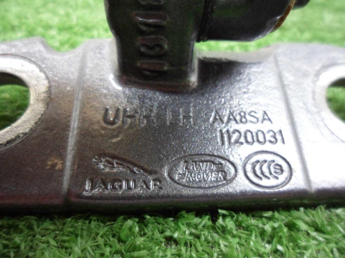 Петля двери передней