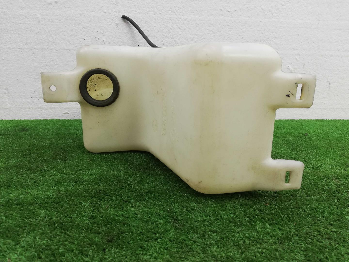 Бачок омывателя лобового стекла