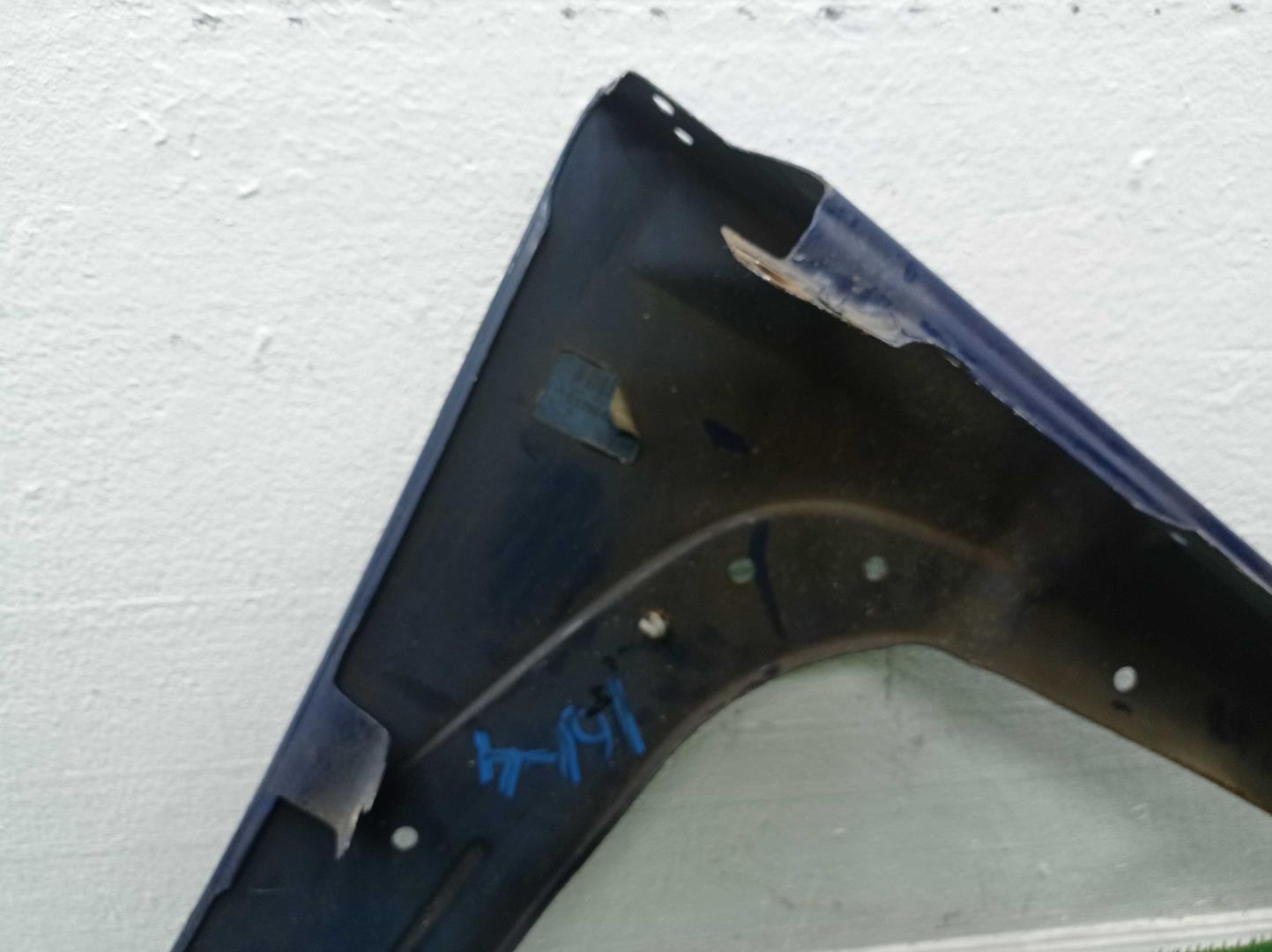 Крыло переднее левое