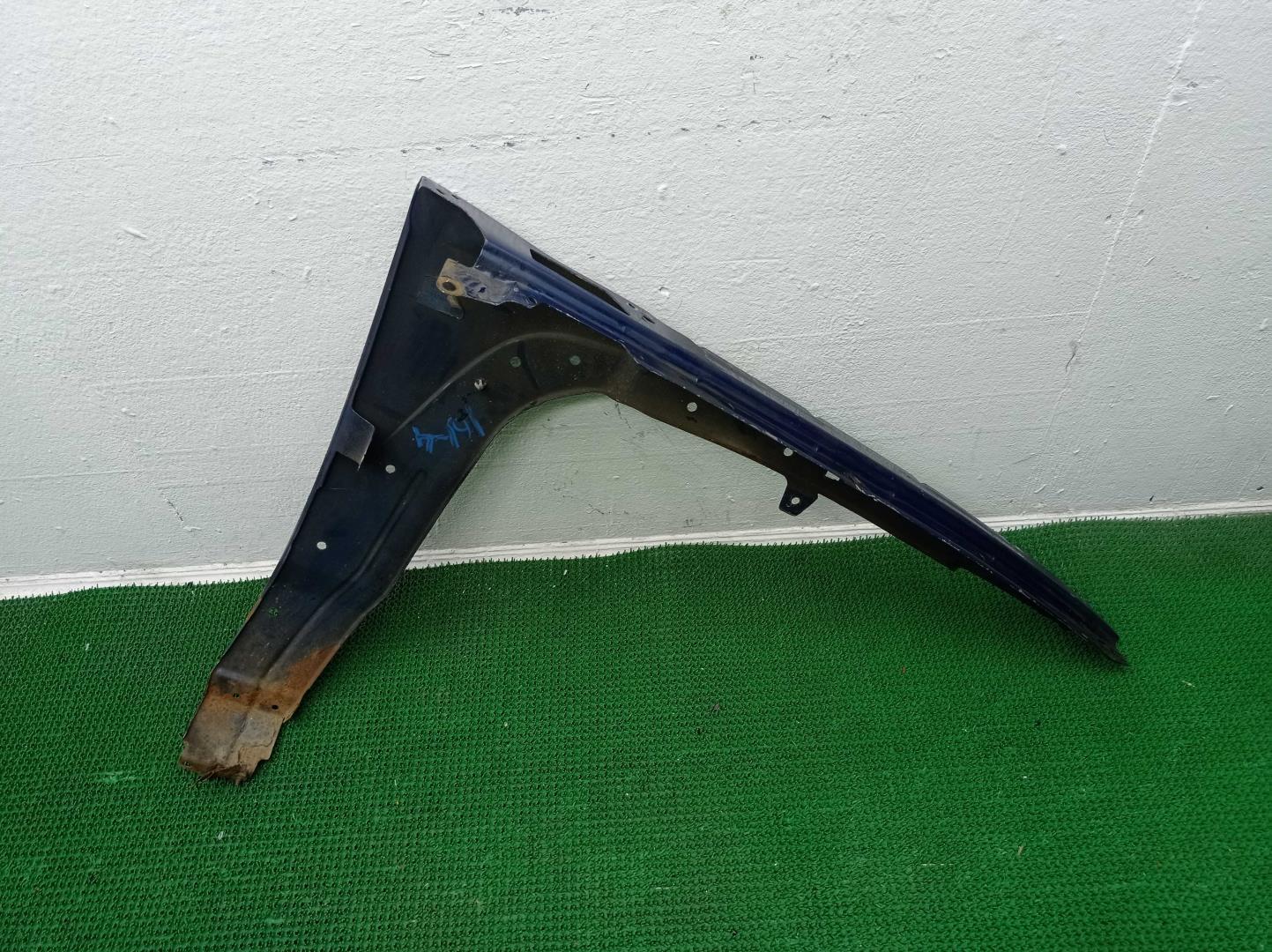 Крыло переднее левое