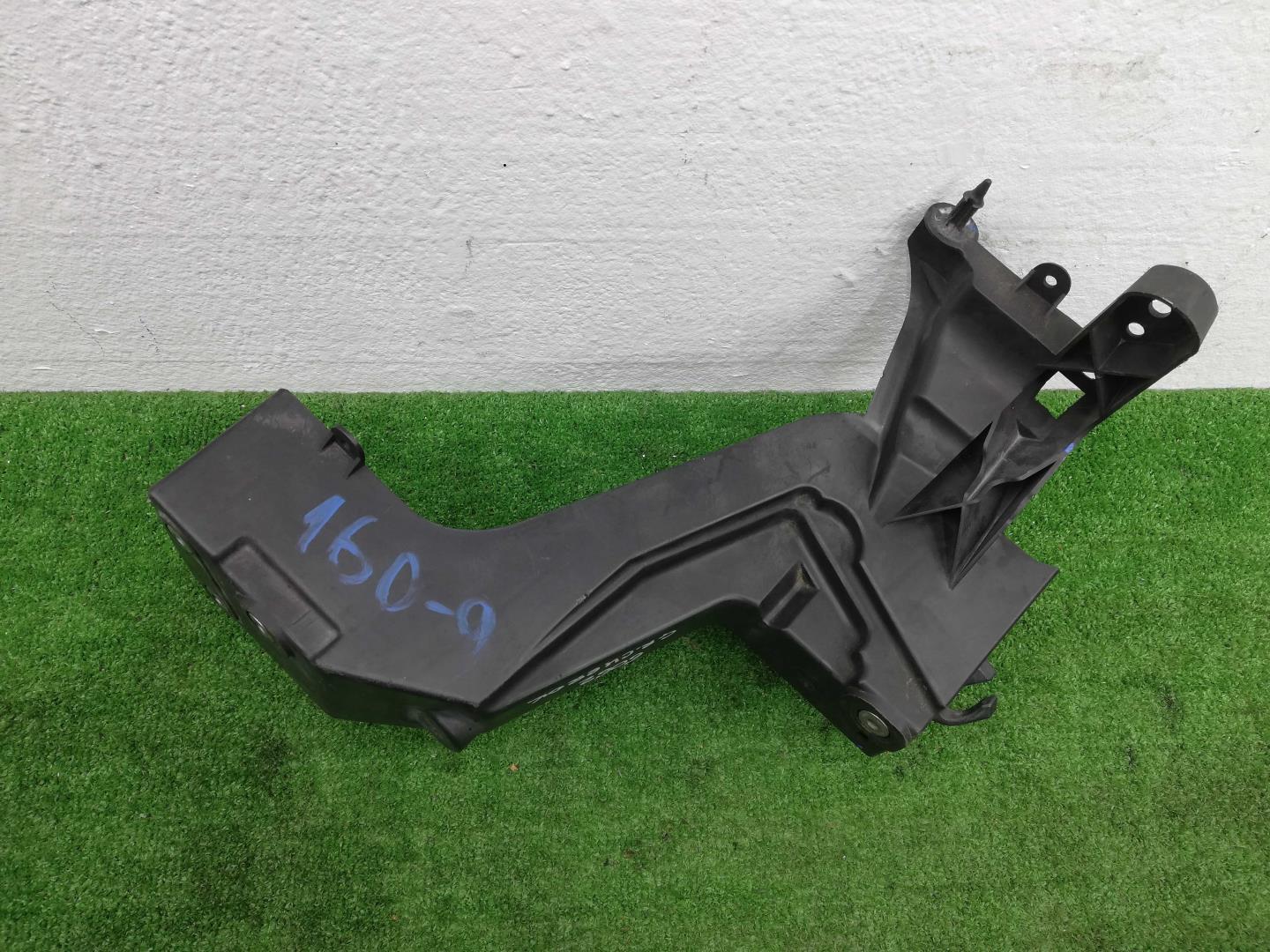 Крепеж фары