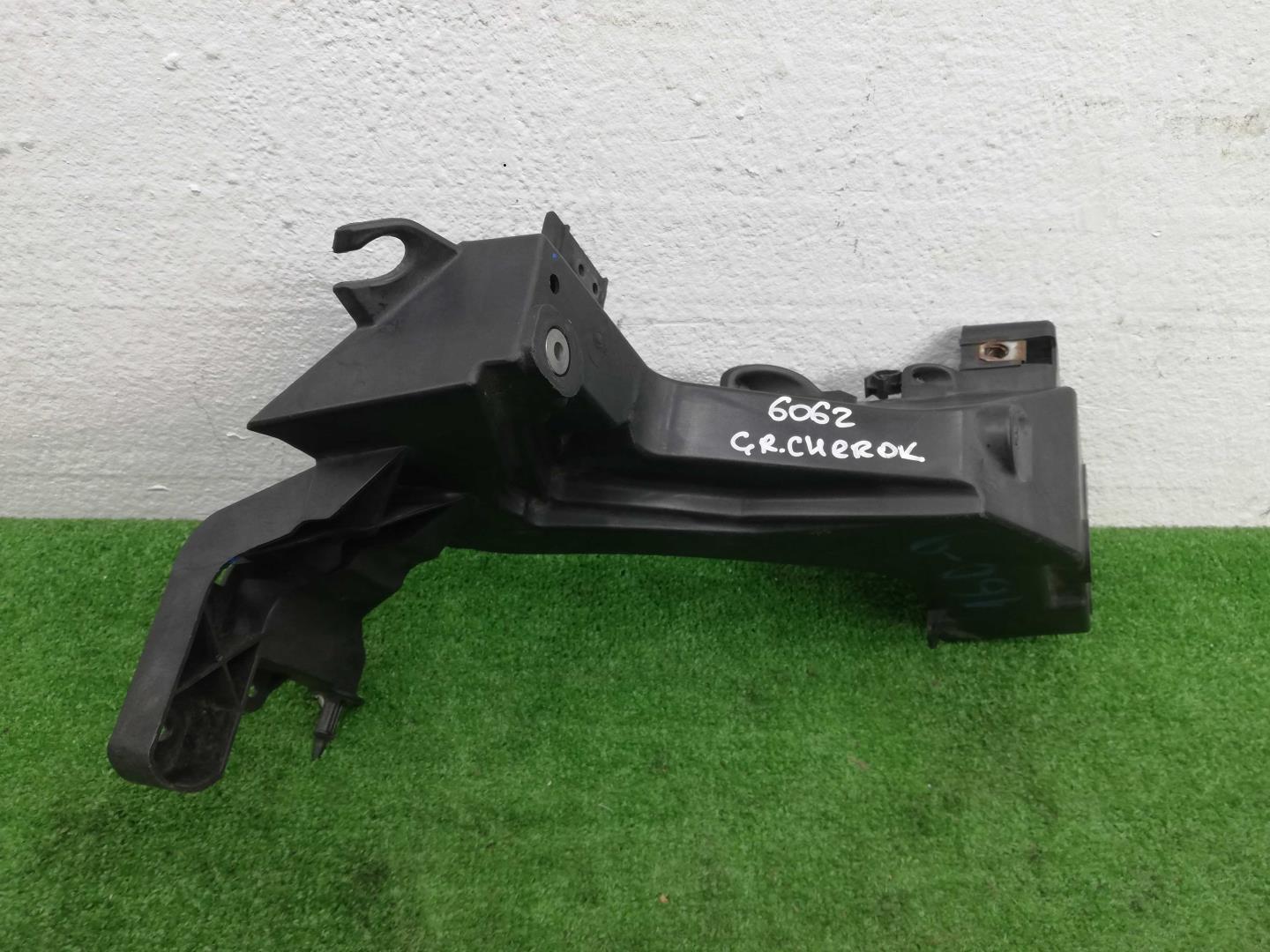 Крепеж фары