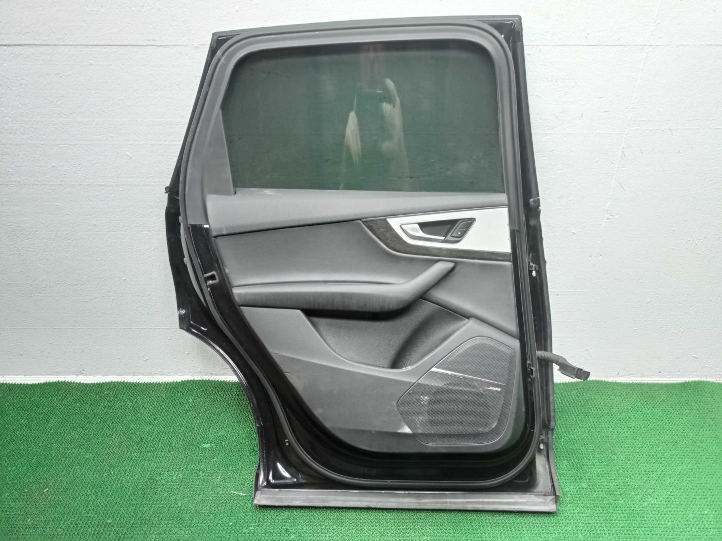 Замок двери задней левой