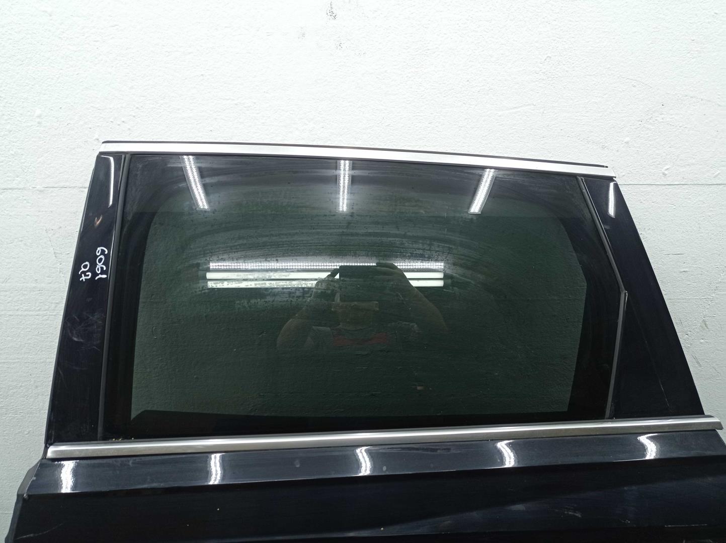 Замок двери задней левой