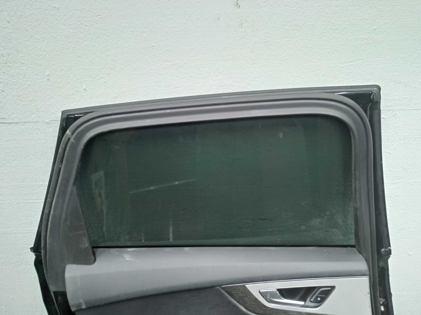 Замок двери задней левой